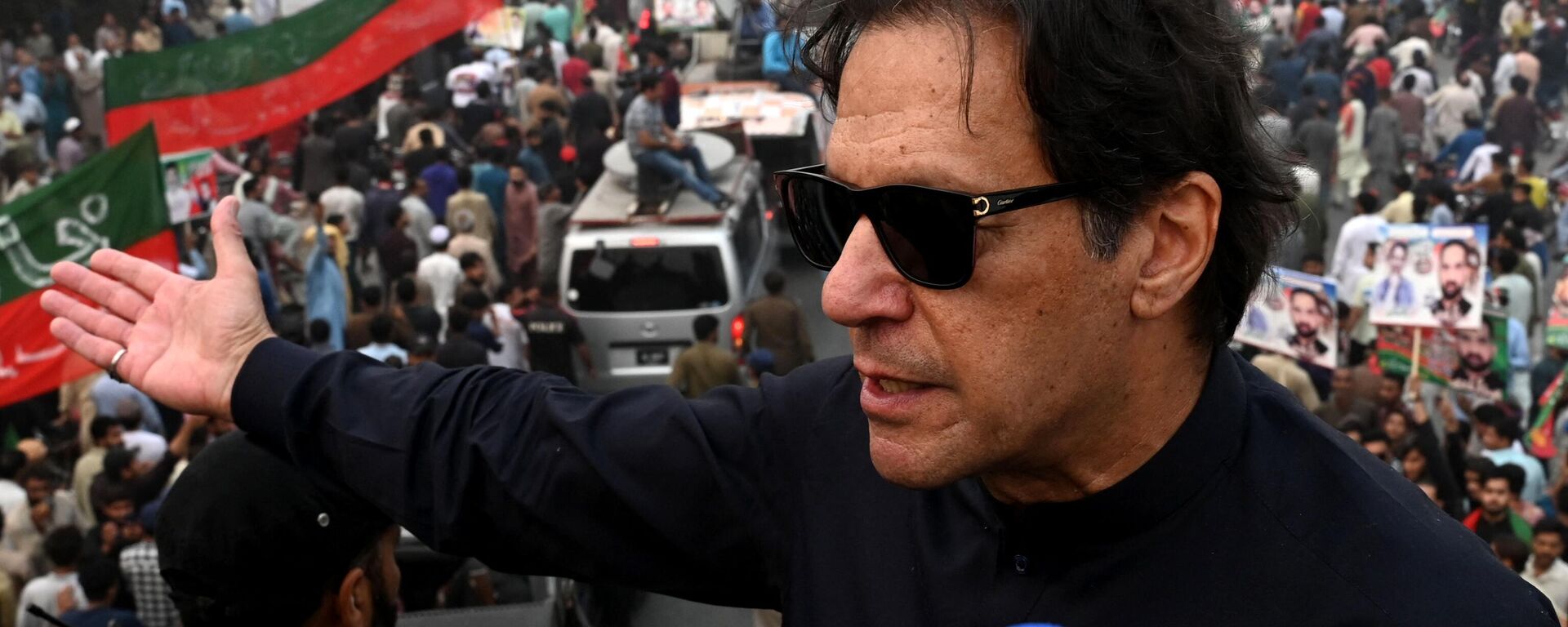 In this photograph taken on November 1, 2022, Pakistan's former prime minister Imran Khan speaks while taking part in an anti-government march in Gujranwala. - Sputnik International, 1920, 18.11.2022