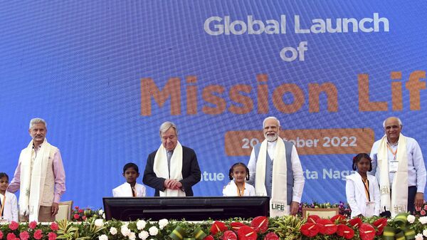 This photograph provided by India's Press Information Bureau shows U.N. Secretary General Antonio Guterres and Indian Prime Minister Narendra Modi at the launch of Mission Life, where “life” is an acronym for “lifestyle for environment,” in Kevadia, in the western Indian state of Gujarat, Thursday, Oct. 20, 2022. - Sputnik International