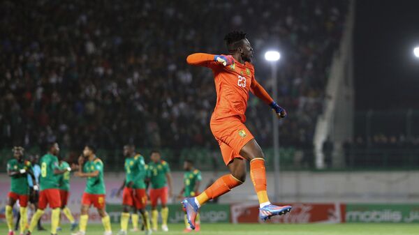 Cameroon's goalkeeper Andre Onana celebrates during the World Cup 2022 qualifying soccer match at the Mustapha Tchaker stadium in Blida, Algeria, Tuesday, March 29, 2022. - Sputnik International