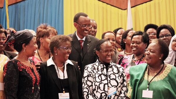 In this photo of Monday, May, 17 , 2010, Rwandan President Paul Kagame, centre, takes part in a group photo at a conference on the role of women at the nation's parliament, Rwandan officials say the country's parliament has a higher percentage of women than any other parliament in the world. - Sputnik International