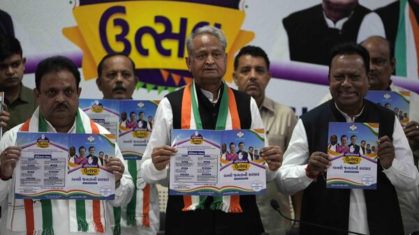 Congress party leader and Chief Minister of Rajasthan state Ashok Gehlot, centre, Congress party state president Jagdish Thakor, right, and state-in-charge Raghu Sharma release the party's election manifesto for the upcoming Gujarat state assembly elections in Ahmedabad, India, Saturday, Nov. 12, 2022. - Sputnik International