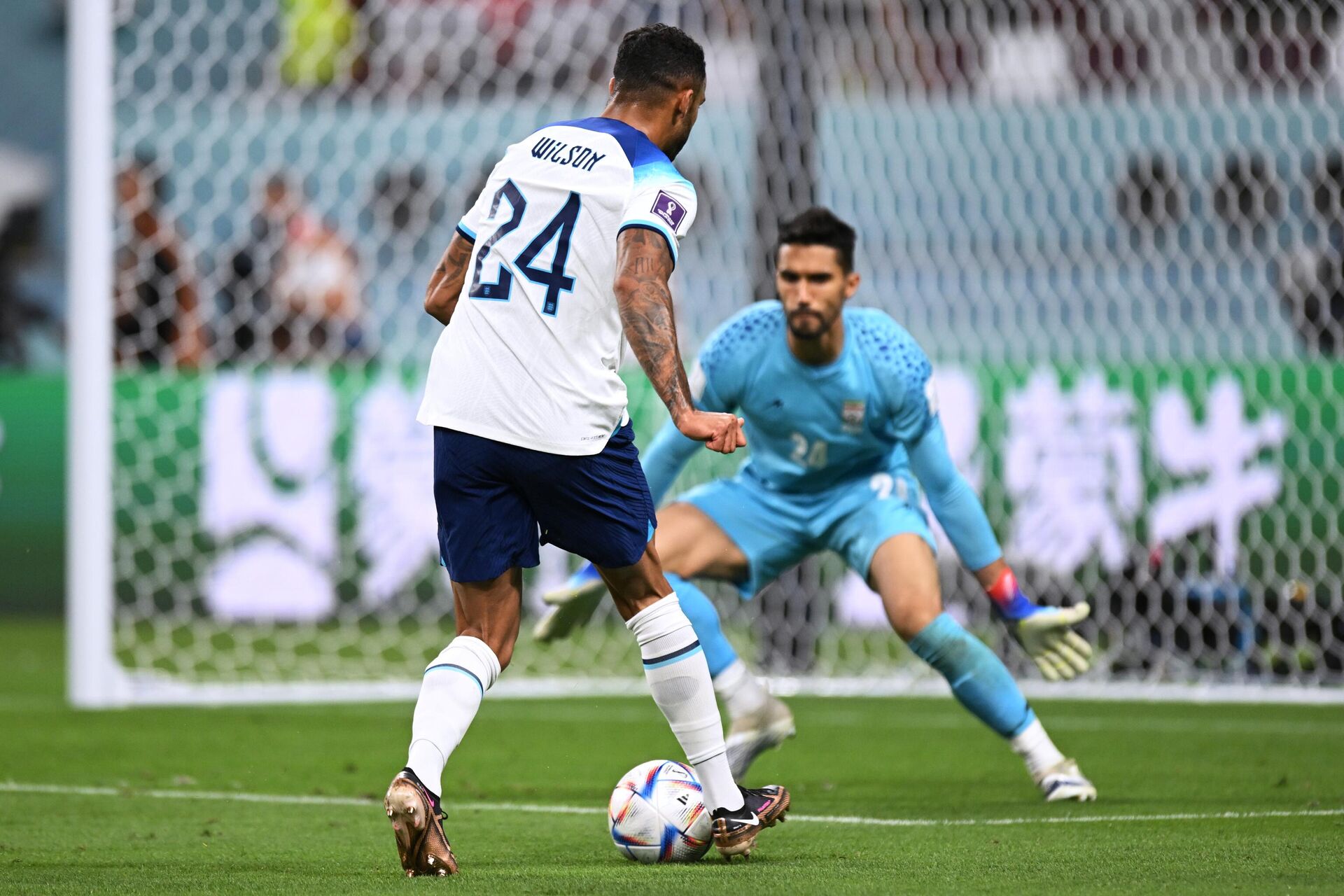 England's Callum Wilson tries to score during the Qatar 2022 World Cup Group B soccer match between England and Iran at the Khalifa International Stadium in Doha, Qatar. - Sputnik International, 1920, 22.11.2022