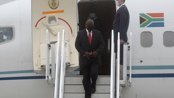 South Africa's President Cyril Ramaphosa, centre, arrives at the airport in Newquay, England, for the G7 summit, Friday, June 11, 2021. - Sputnik International