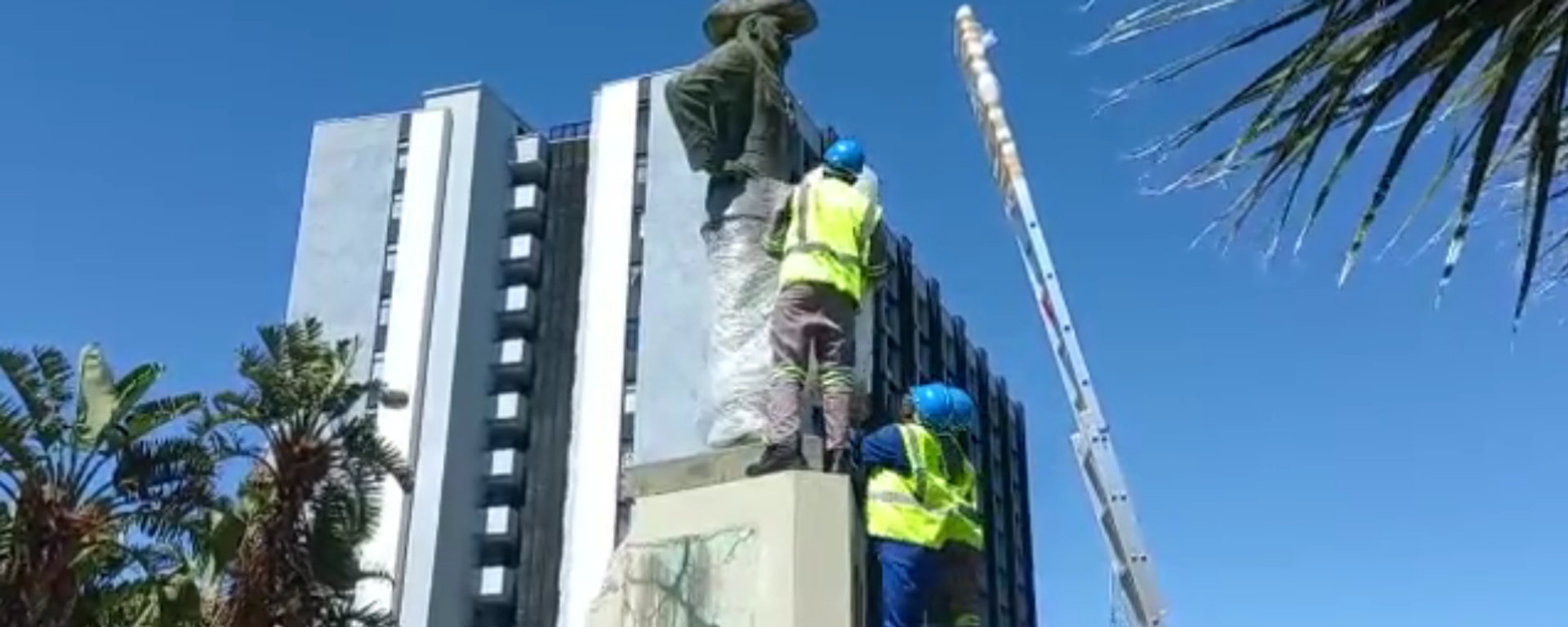 A 57-year-old statue of Curt von François, a German officer credited with founding the capital city of modern-day Namibia, was removed on Wednesday. 23 November 2022 - Sputnik International, 1920, 23.11.2022