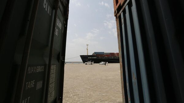 A photo taken on February 25, 2019 shows a cargo ship docked at the Shahid Beheshti Port in the southeastern Iranian coastal city of Chabahar, on the Gulf of Oman. - Sputnik International