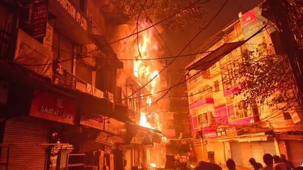Massive fire at Bhagirath Palace Market - Sputnik International