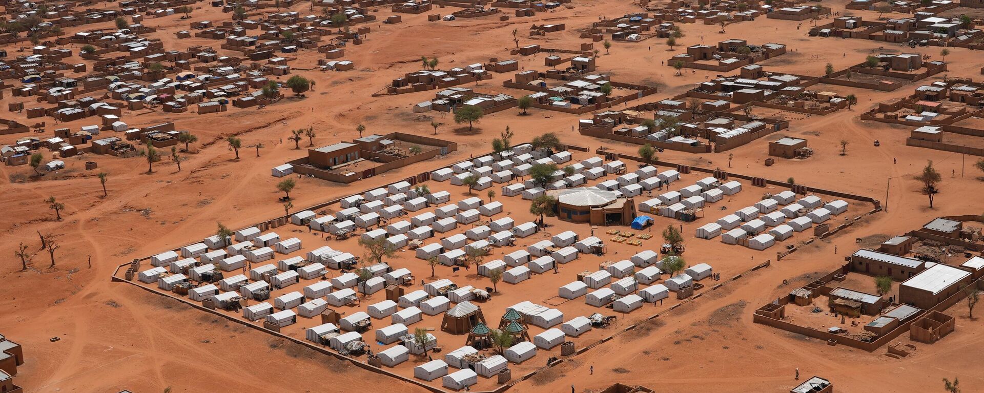 An aerial view shows a camp of internally displaced people in Djibo, Burkina Faso, Thursday May 26, 2022.  - Sputnik International, 1920, 25.11.2022