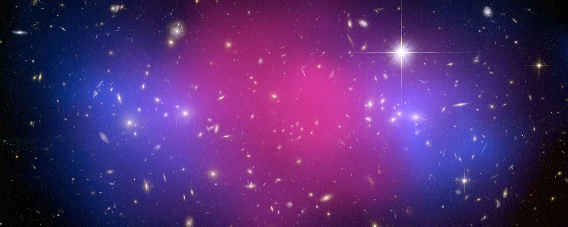 August 27, 2008 image taken by the Hubble Space Telescope and Chandra X-ray Observatory show a clear separation between dark and ordinary matter during the clash 5.7 billion light years from Earth. - Sputnik International, 1920, 27.11.2022