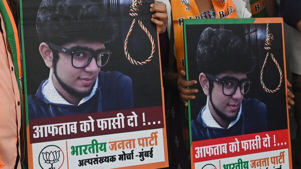 Bharatiya Janata Party (BJP) supporters shout slogans holding photos of muder accused Aftab Ameen Poonawala, demanding speedy justice in the murder case of Shraddha Walkar by her paramour Poonawala in Delhi earlier this year, during a protest in Mumbai on November 24, 2022. - Sputnik International