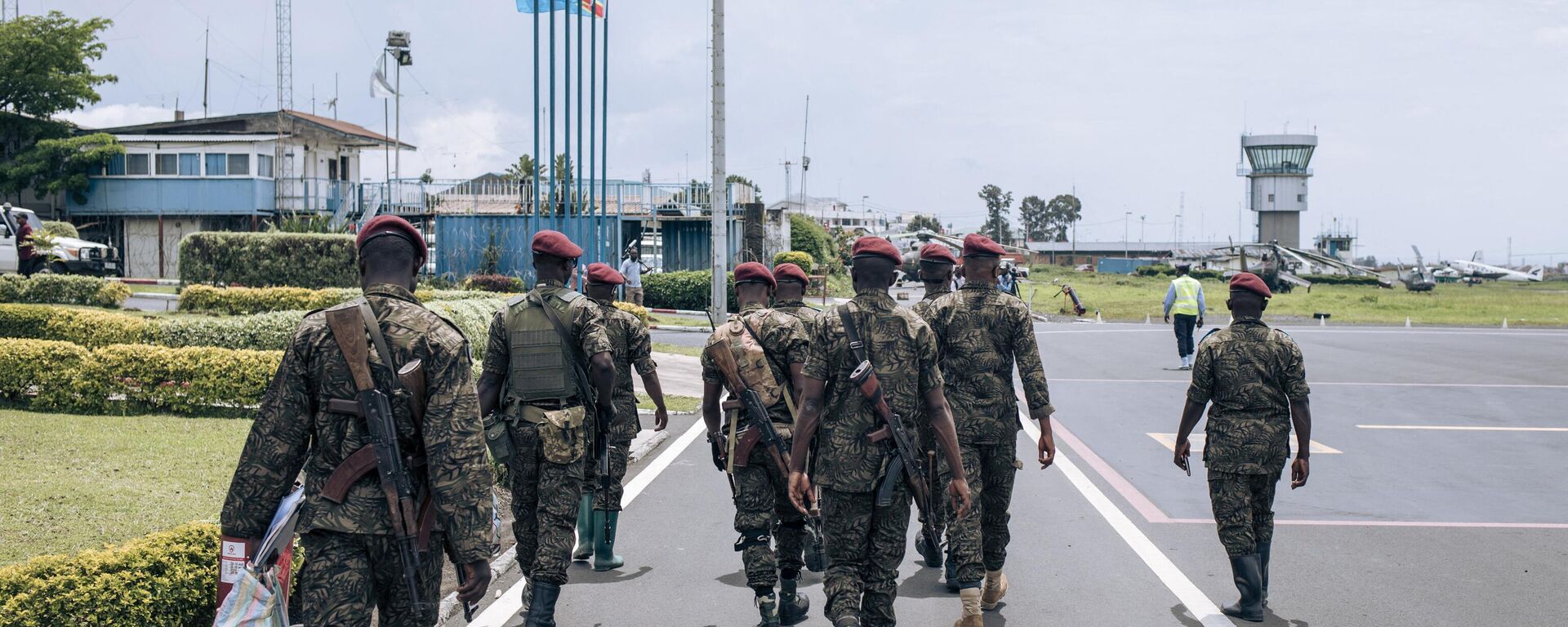 Soldiers of the Congolese Republican Guard walk on the tarmac of the airport in Goma, eastern Democratic Republic of Congo on November 12, 2022.  - Sputnik International, 1920, 28.11.2022