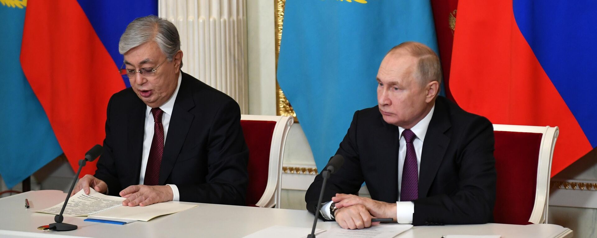 Russian President Vladimir Putin and Kazakh President Kassym-Jomart Tokayev issue a joint statement following their meeting in Moscow, November 28, 2022. - Sputnik International, 1920, 09.11.2023