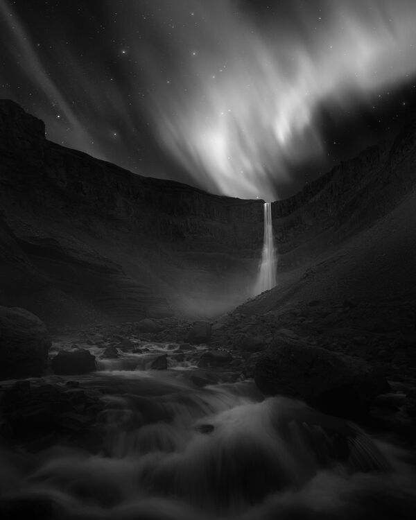 Project Green Glow by Dutch photographer Daniel Laan, winner of the Black And White Award at the 9th International Landscape Photographer of the Year. Hengifoss, Iceland. - Sputnik International