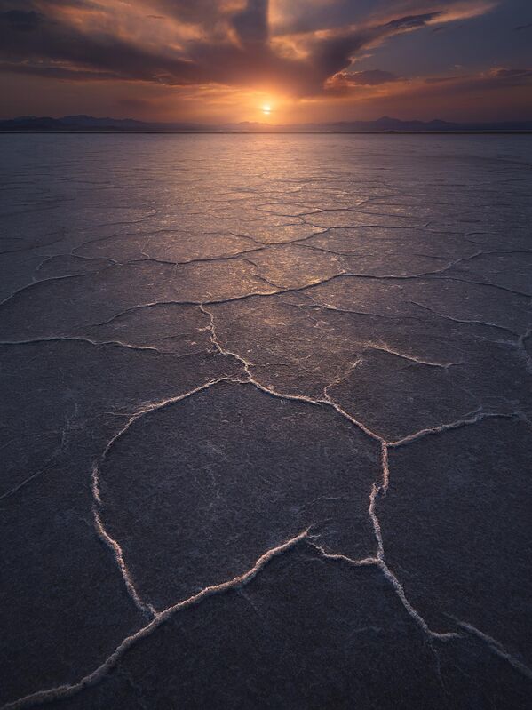 Salty Puzzle by Italian photographer Isabella Tabacchi is in the top 101 of The 9th International Landscape Photographer of the Year. Hoz-E Soltan Salt Lake, Qom Province, Iran. - Sputnik International
