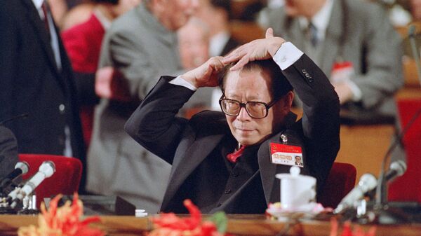 In this file photo taken on October 12, 1992, Chinese Communist Party General Secretary Jiang Zemin combs his hair just prior to his address to the 14th CCP Congress in Beijing. - Sputnik International