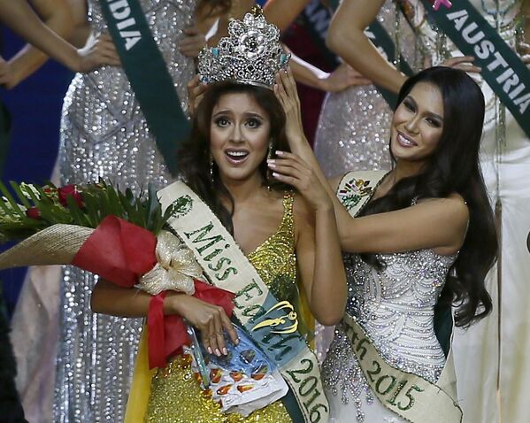 Katherine Espin (L) of Ecuador reacts shortly after being crowned Miss Earth 2016 by last year&#x27;s winner Angelia Ong of the Philippines at the grand coronation night Saturday, October 29, 2016, at the SM Mall of Asia Arena in suburban Pasay city southeast of Manila, Philippines. Espin represented Ecuador in Miss Earth 2016 and competed with 82 other delegates from around the world, having claimed the gold medal at the press presentation as part of the &quot;Darling of the Press&quot; award. Further on she garnered more medals: gold medals for the resort&#x27;s wear and long gown competitions; silver medals for the swimsuit competition; bronze medal for the national costume competition, whilst finally taking the crown of Miss Earth 2016. - Sputnik International