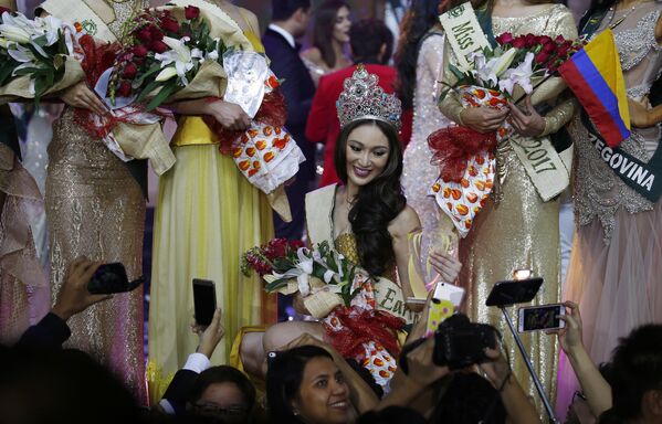 New Miss Earth 2017 Karen Ibasco of the Philippines poses for a selfie with the crowd following coronation at the Mall of Asia Arena in suburban Pasay city south of Manila, Philippines, Saturday, November 4, 2017. The other winners are Colombia&#x27;s Juliana Franco, Miss Earth Water 2017 (1st Runner up), Russia&#x27;s Lada Akimova as Miss Earth Fire 2017 (2nd Runner-up) and Australia&#x27;s Nina Robertson as Miss Earth Air 2017 (3rd Runner-up). Eighty-five beauty contestants took part in the beauty pageant which has a unique advocacy of saving Mother Earth. - Sputnik International