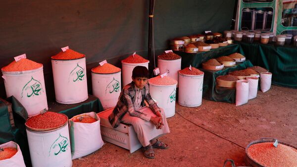 A Yemeni boy sits in a dry goods shop in a traditional market in Sanaa, Yemen, Saturday, Oct. 1, 2022. - Sputnik International