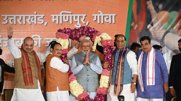 The leader of Bharatiya Janata Party (BJP) and India's Prime Minister Narendra Modi (C) is being felicitated at the BJP headquarters during a ceremony to celebrate party's win in four states assembly elections, in New Delhi on March 10, 2022. - Sputnik International