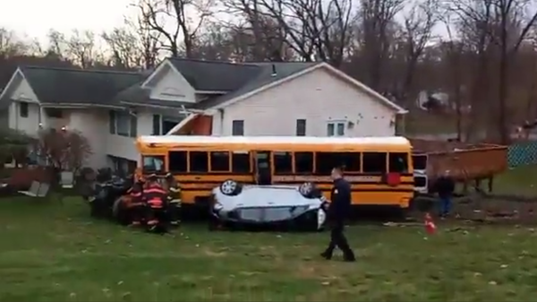 A school bus from a Jewish yeshiva in southern New York after it crashed into a house on December 1, 2022. - Sputnik International