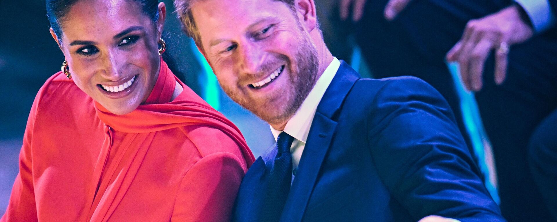 Britain's Meghan, Duchess of Sussex (L) and Britain's Prince Harry, Duke of Sussex, attend the annual One Young World Summit at Bridgewater Hall in Manchester, north-west England on September 5, 2022. - Sputnik International, 1920, 04.12.2022