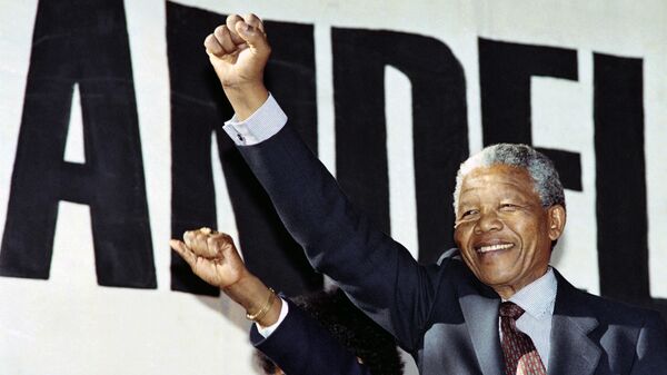 Anti-apartheid leader and African National Congress (ANC) member Nelson Mandela raises clenched fist, arriving at the human rainbow music concert organised by local artists to celebrate ANC leader's release from 27 years of imprisonment last 11 February, at Ellis Park stadium in Johannesburg, on March 17, 1990. - Sputnik International
