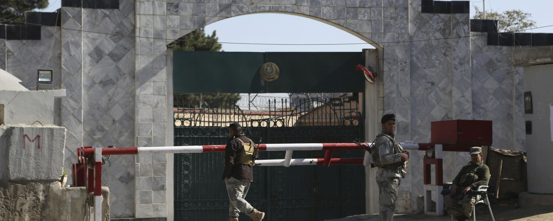 Security stands guard outside the Pakistan Embassy in Kabul, Afghanistan, Monday, Nov. 4, 2019. - Sputnik International, 1920, 05.12.2022