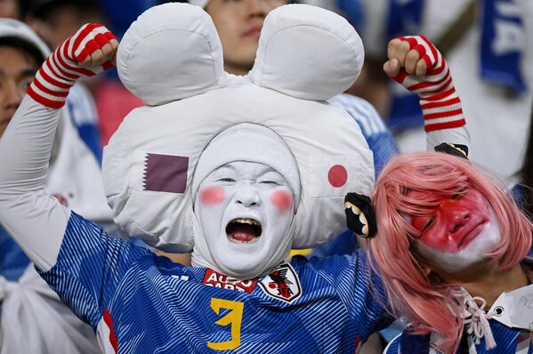 Fans of the Japanese national team before the World Cup group stage match between Japan and Spain. - Sputnik International