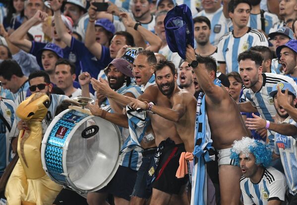 Fans of the Argentina national team before the start of the World Cup group stage match between Poland and Argentina. - Sputnik International