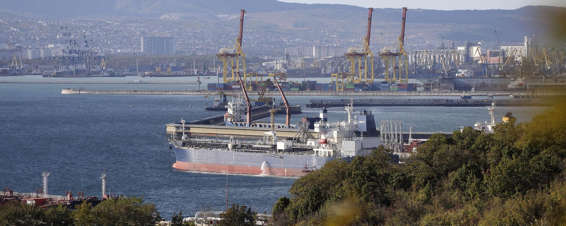 An oil tanker is moored at the Sheskharis complex, part of Chernomortransneft JSC, a subsidiary of Transneft PJSC, in Novorossiysk, Russia, Tuesday - Sputnik International, 1920, 12.07.2023