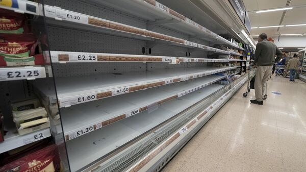 Empty shelves at a Tesco supermarket in Manchester, England - Sputnik International