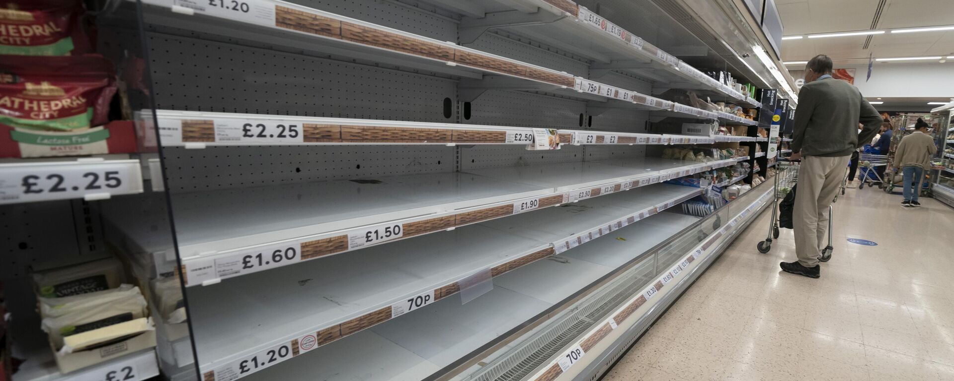 Empty shelves at a Tesco supermarket in Manchester, England - Sputnik International, 1920, 06.12.2022
