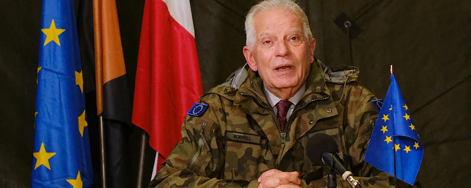EU High Representative for Foreign Affairs and Security Policy Josep Borrell speaks during a press briefing at the EUMAM training mission centre, where soldiers of the Ukrainian armed forces are trained by EU armed forces, near Brzeg, Poland on December 2, 2022. - Sputnik International, 1920, 11.12.2022