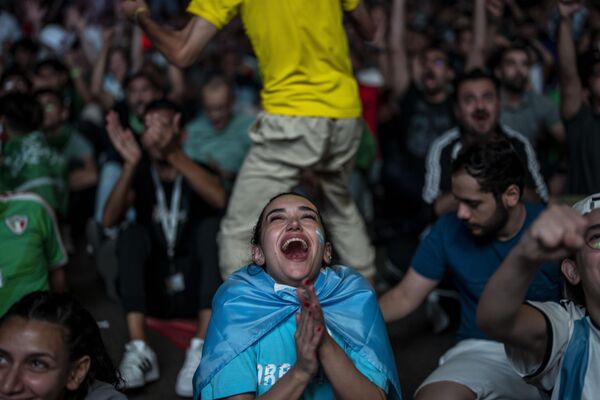 A fan of Argentina reacts after Argentina&#x27;s Lionel Messi scores his side&#x27;s opening goal against Mexico as she watch on a giant screen during a World Cup group C soccer match between Argentina and Mexico at the FIFA Fan Festival in Doha, Qatar, Saturday, November 26, 2022. - Sputnik International