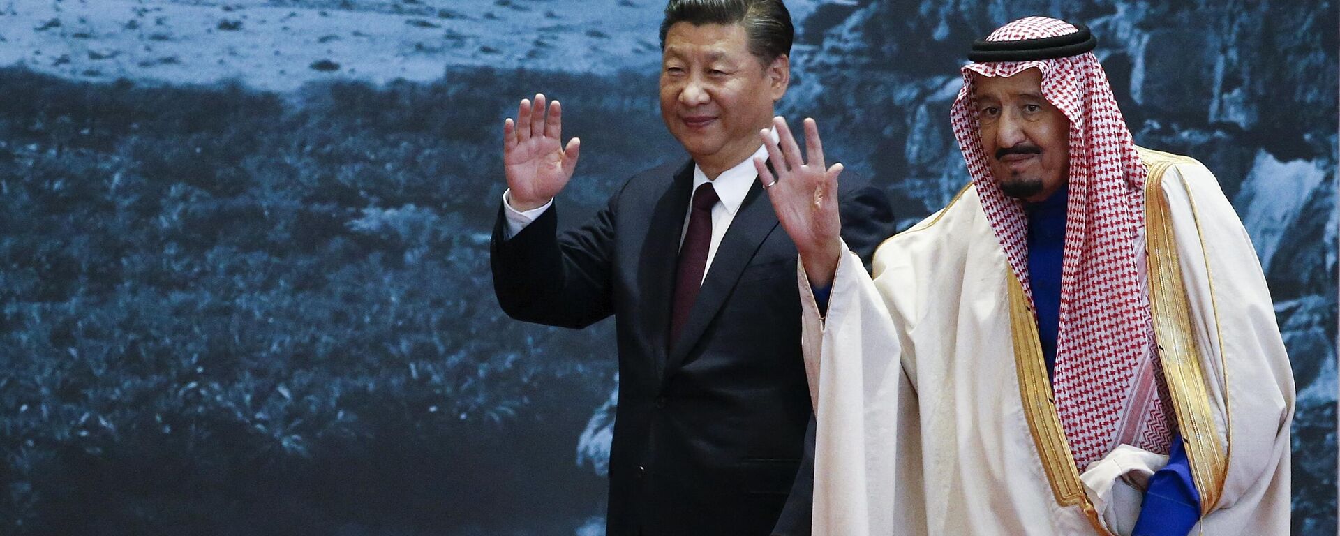 In this file photo taken on March 16, 2017 China's President Xi Jinping (L) and Saudi King Salman bin Abdulaziz (R) attend the Road to the Arab Republic - the closing ceremony for artifacts unearthed in Saudi Arabia, at China National Museum in Beijing - Sputnik International, 1920, 07.12.2022