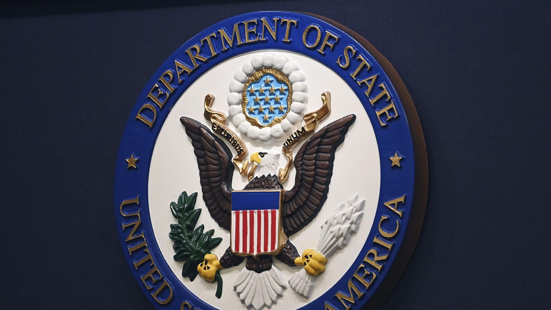 The State Department seal is seen on the briefing room lectern ahead of a briefing by State Department spokesperson Ned Price at the State Department in Washington, Monday, Janu 31, 2022. - Sputnik International, 1920, 28.03.2023