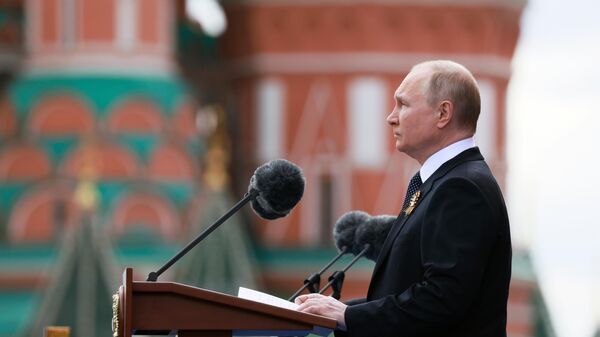 Russian President Vladimir Putin delivers a speech during a military parade on Victory Day - Sputnik International