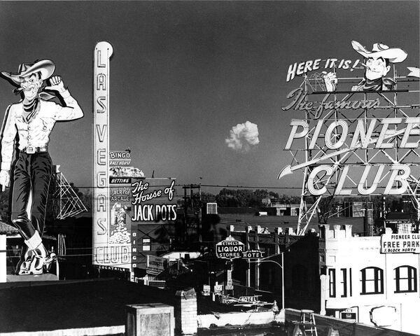 A view of the nuclear explosion cloud from Fremont Street, Las Vegas, circa 1955. - Sputnik International