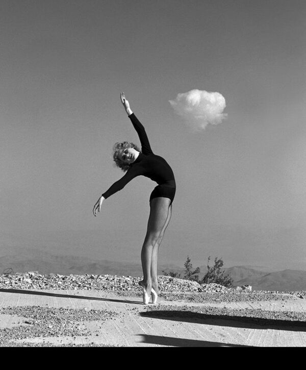 Ballerina Sally McGlossky dances &quot;atomic&quot; ballet in front of a mushroom cloud from Upshot-Knothole Dixie on Mount Charleston. Behind the dancer&#x27;s back, you can see the cloud of a nuclear explosion. Nevada, April 6, 1953. - Sputnik International
