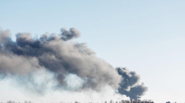 Fire smoke rises over an airfield.  - Sputnik International
