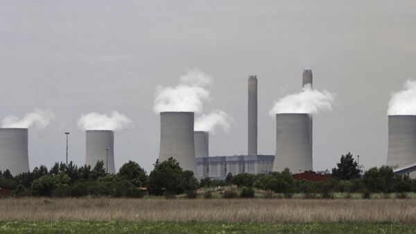 The cooling towers at Eskom's coal-powered Lethabo power station are seen near Sasolburg, South Africa, on Nov. 21, 2011. - Sputnik International