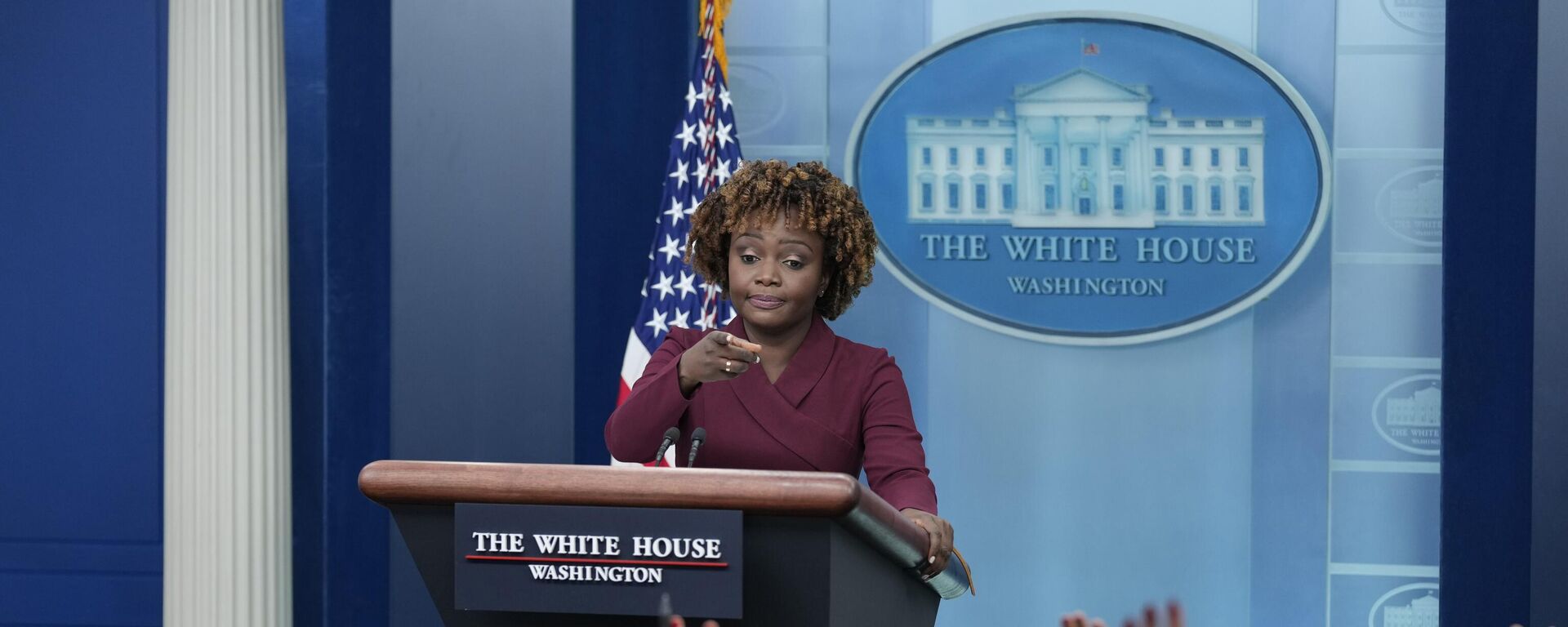 White House press secretary Karine Jean-Pierre calls on a reporter during the daily briefing at the White House in Washington, Thursday, Dec. 8, 2022.  - Sputnik International, 1920, 08.07.2023
