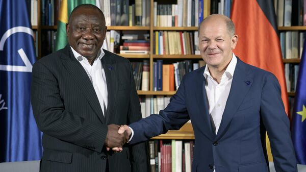 South African President Cyril Ramaphosa, left and German Chancellor Olaf Scholz shake hands as they attend a bilateral meeting on the sidelines of the G7 leaders summit at the Bavarian resort of Schloss Elmau castle, in Kruen, near Garmisch-Partenkirchen, Germany, Monday, June 27, 2022.  - Sputnik International