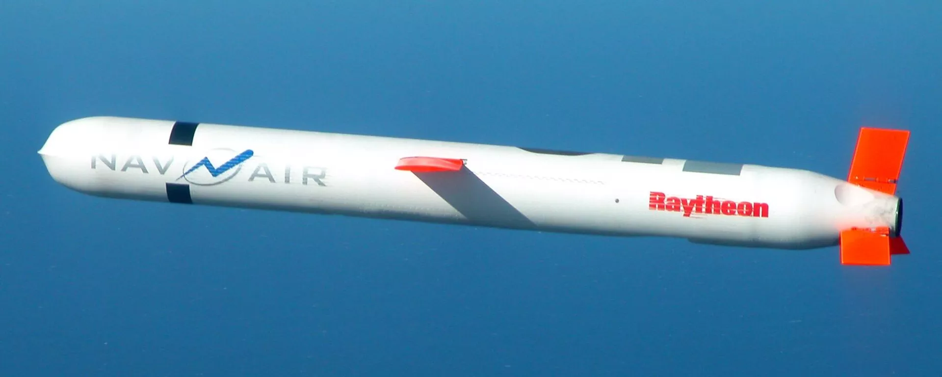 A Tactical Tomahawk Block IV cruise missile, conducts a controlled flight test over the Naval Air Systems Command (NAVAIR) western test range complex in southern California - Sputnik International, 1920, 07.10.2025