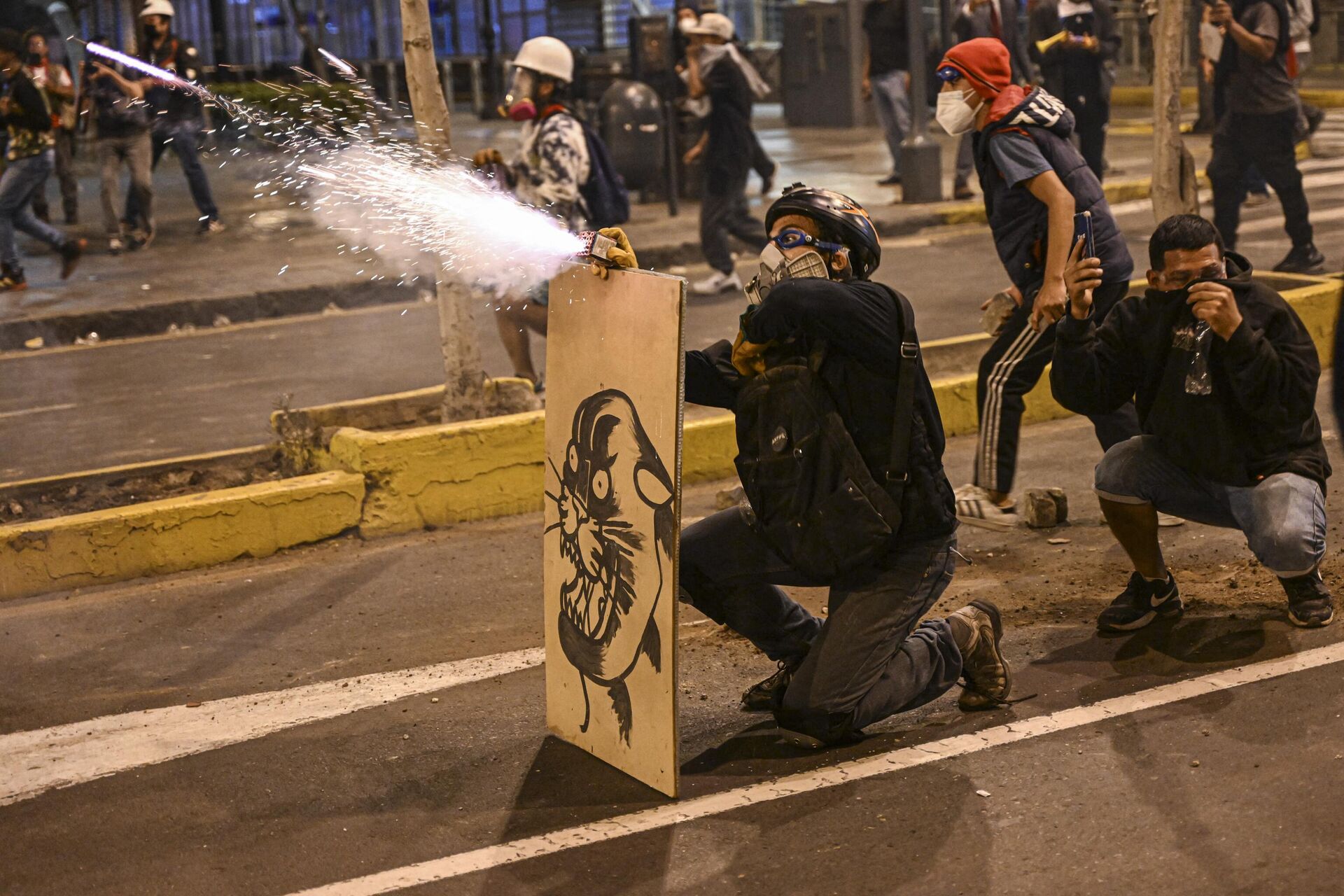 Supporters of former President Pedro Castillo launch firecrackers at riot police during a protest near the Congress in Lima on December 12, 2022 - Sputnik International, 1920, 17.12.2022