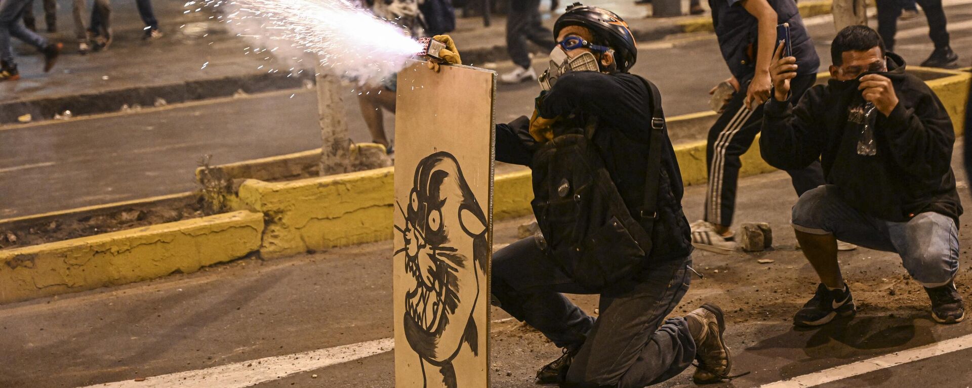 Supporters of former President Pedro Castillo launch firecrackers at riot police during a protest near the Congress in Lima on December 12, 2022 - Sputnik International, 1920, 13.12.2022