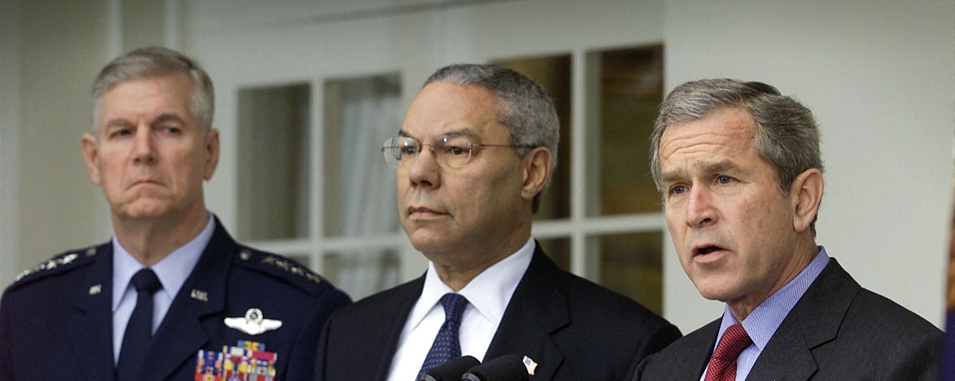 US President George W. Bush (R) is joined by Secretary of State Colin Powell (C) and Joint Chiefs of Staff General Richard Myers (R) as he announces the US intention to withdraw from the 1972 Antiballistic Missile Treaty in a Rose Garden ceremony at the White House 13 December 2001.  - Sputnik International, 1920, 13.12.2022