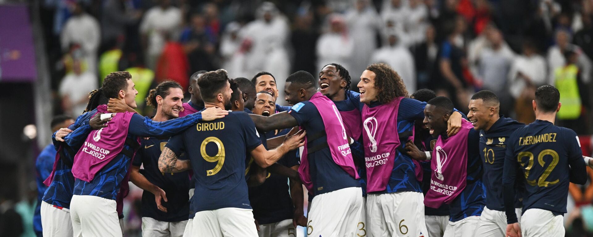 French players celebrate their victory in the quarterfinal match of the World Cup against England. - Sputnik International, 1920, 14.12.2022