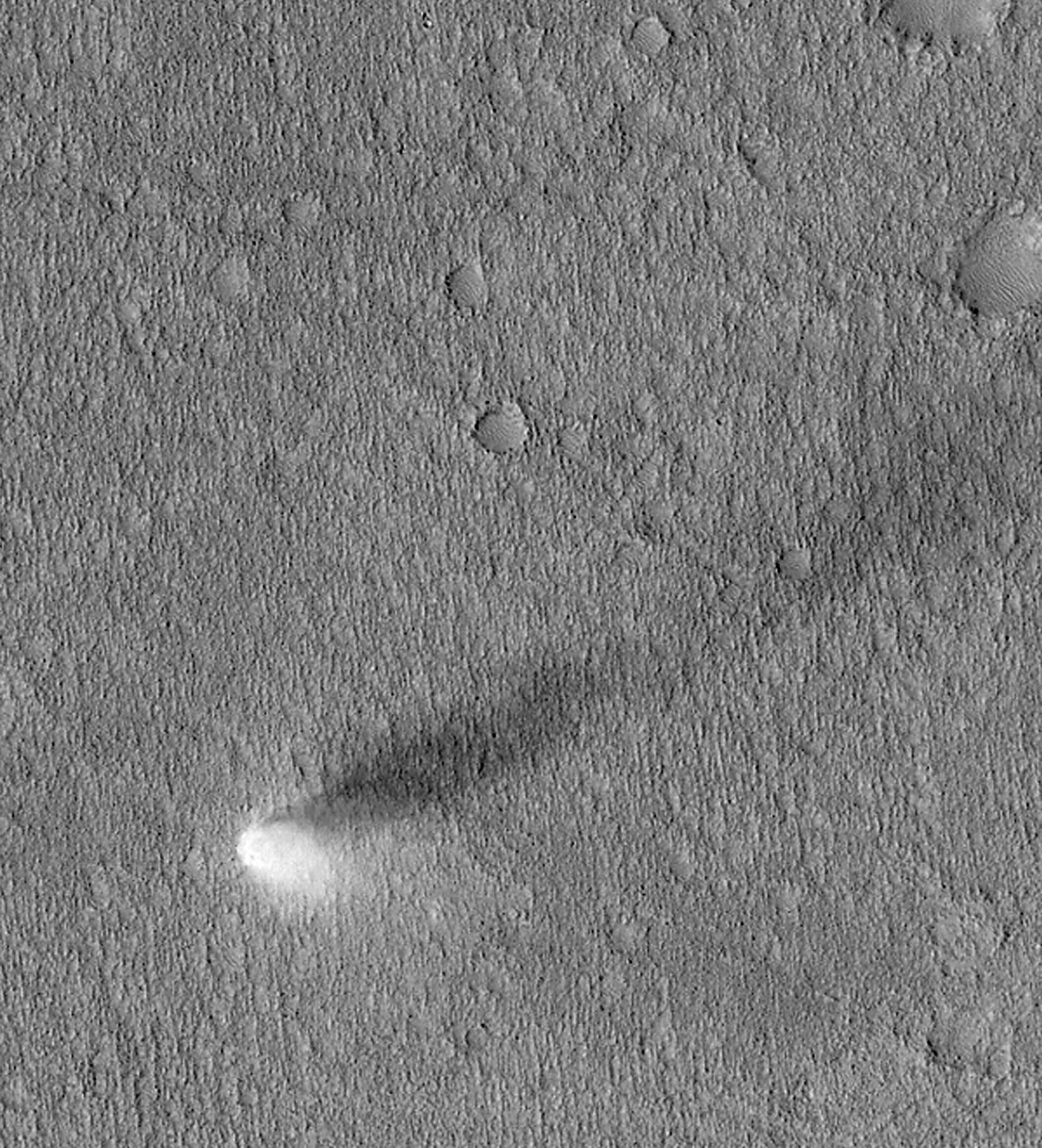 This Mars Global Surveyor (MGS) Mars Orbiter Camera (MOC) image released 26 August, 2003 shows a dust devil (lower-L) and its shadow in the Phlegra region of Mars.  - Sputnik International, 1920, 14.12.2022