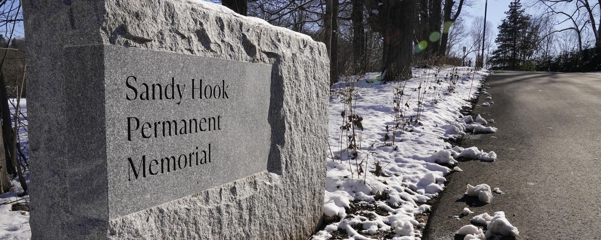 A plaque at the entrance to the The Sandy Hook Permanent Memorial in Newtown, Connecticut, on December 13, 2022 - Sputnik International, 1920, 14.12.2022