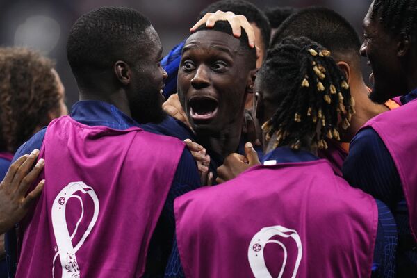 France&#x27;s Randal Kolo Muani celebrates with teammates, scoring his side&#x27;s second goal during the World Cup semifinal soccer match between France and Morocco at the Al Bayt Stadium in Al Khor, Qatar, Wednesday, December 14, 2022. (AP Photo/Manu Fernandez) - Sputnik International